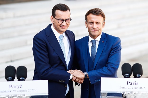 Premier Mateusz Morawiecki i Emmanuel Macron w Paryżu /MOHAMMED BADRA /PAP/EPA