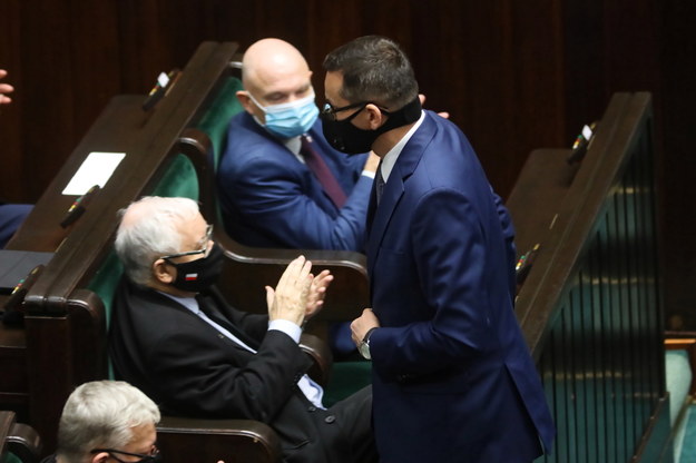 Premier Mateusz Morawiecki i Jarosław Kaczyński w Sejmie / 	Leszek Szymański    /PAP