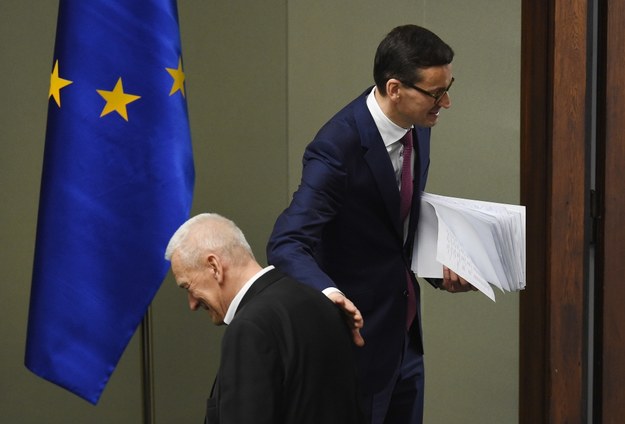 Premier Mateusz Morawiecki i jego ojciec Kornel Morawiecki /Radek Pietruszka /PAP