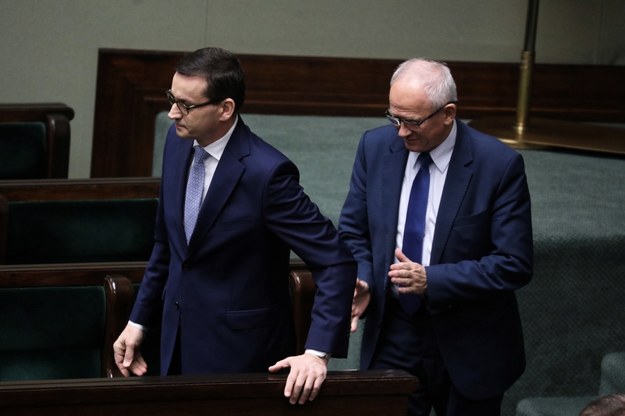 Premier Mateusz Morawiecki i minister energii Krzysztof Tchórzewski podczas posiedzenia Sejmu / 	Tomasz Gzell    /PAP