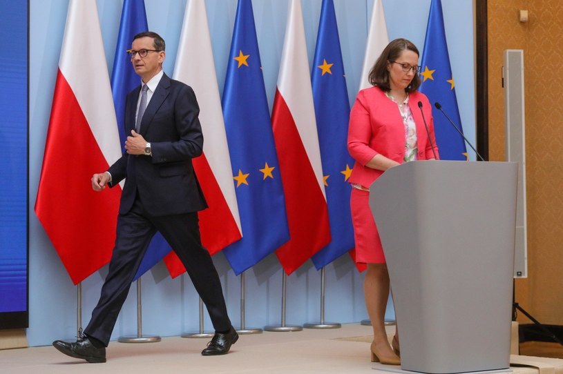 Premier Mateusz Morawiecki i minister finansów Magdalena Rzeczkowska /Paweł Supernak /PAP