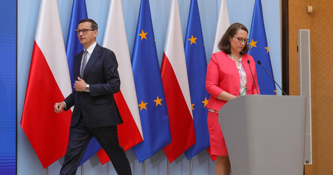 Premier Mateusz Morawiecki i minister finansów Magdalena Rzeczkowska /Paweł Supernak /PAP