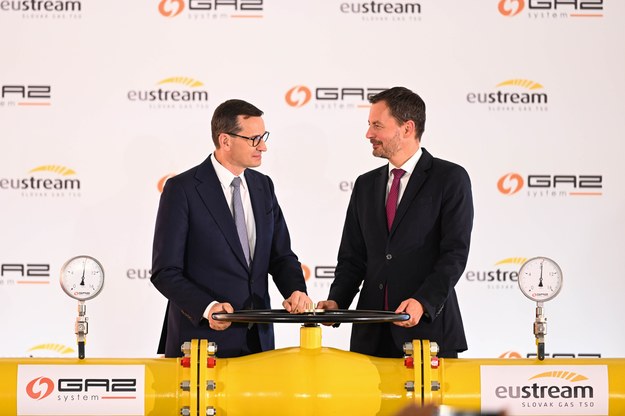 Prime Minister Mateusz Morawiecki and Prime Minister of Slovakia Eduard Heger during the commissioning ceremony of the international high-pressure gas pipeline Poland - Slovakia in Strachocina.  / Darek Delmanowicz / PAP