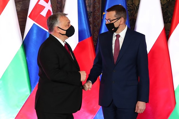 Premier Mateusz Morawiecki i premier Węgier Viktor Orban /	Łukasz Gągulski /PAP