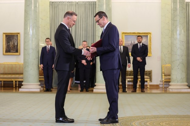 Premier Mateusz Morawiecki i prezydent Andrzej Duda podczas uroczystości powołania prezesa Rady Ministrów w Pałacu Prezydenckim w Warszawie /	Leszek Szymański   /PAP