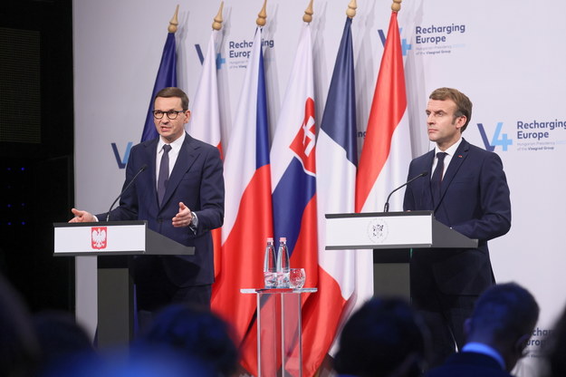 Premier Mateusz Morawiecki i prezydent Francji Emmanuel Macron / 	Leszek Szymański    /PAP
