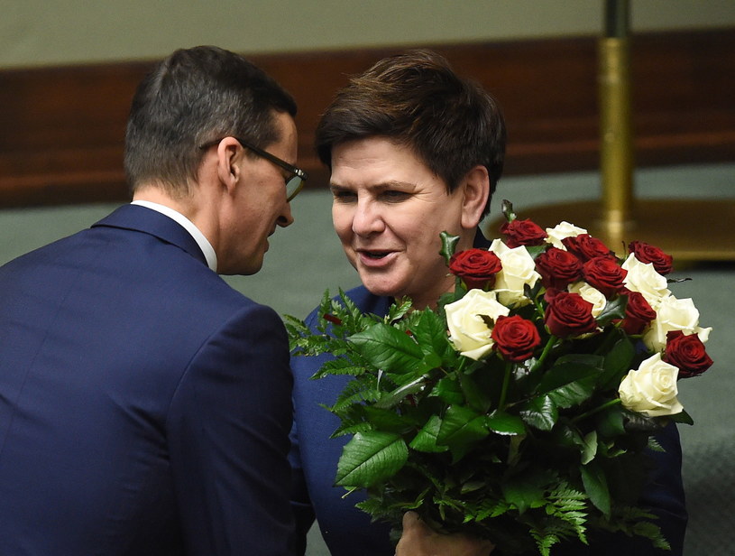 Premier Mateusz Morawiecki i wicepremier Beata Szydło po głosowaniu w Sejmie /Radek Pietruszka /PAP