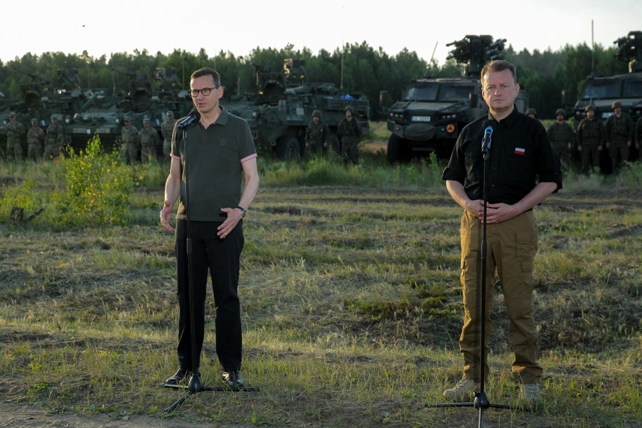 Premier Mateusz Morawiecki i wicepremier, minister obrony narodowej Mariusz Błaszczak / 	Tomasz Waszczuk    /PAP