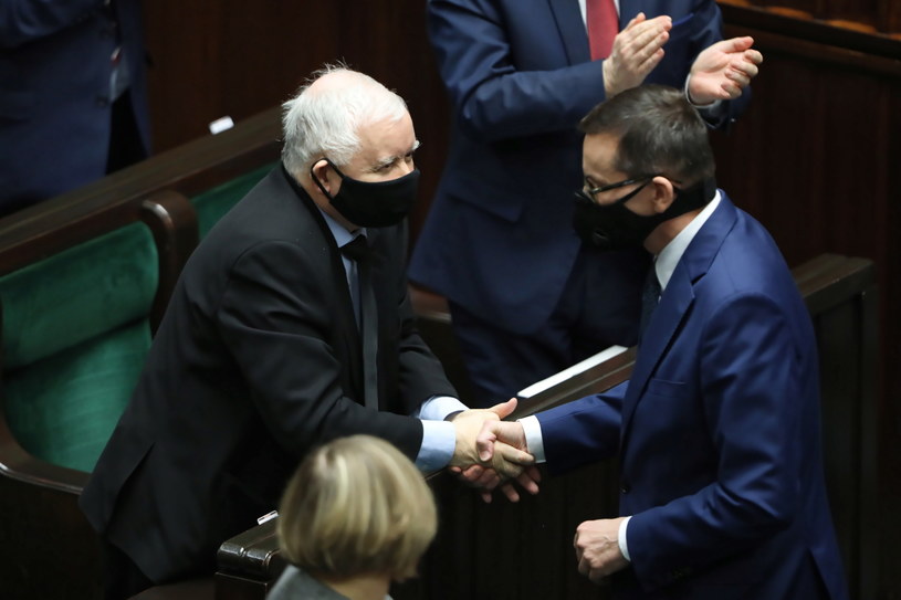 Premier Mateusz Morawiecki i wicepremier, prezes PiS Jarosław Kaczyński na sali obrad Sejmu w Warszawie /Wojciech Olkuśnik /PAP