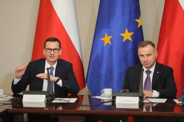 Premier Mateusz Morawiecki (L) i prezydent Andrzej Duda /Paweł Supernak /PAP