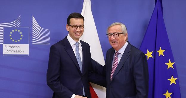 Premier Mateusz Morawiecki (L) oraz szef Komisji Europejskiej Jean-Claude Juncker /PAP