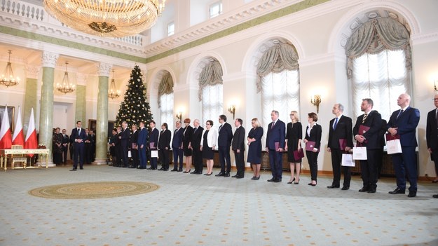 Premier Mateusz Morawiecki (L) podczas uroczystego powołania nowych członków Rady Ministrów /PAP