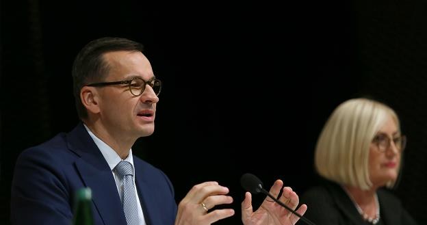 Premier Mateusz Morawiecki (L) /PAP