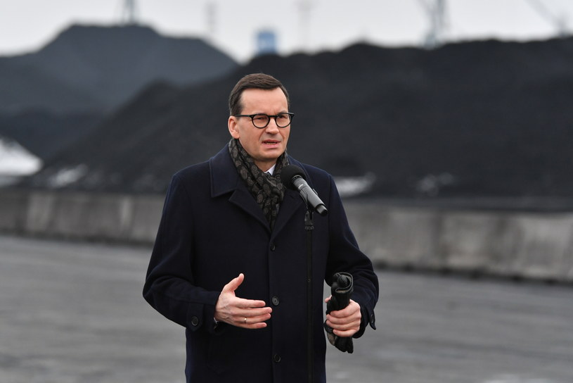 Premier Mateusz Morawiecki mówił w Gdańsku o mechanizmach, które mają ograniczyć wzrost cen energii dla polskich stoczni /Adam Warżawa /PAP