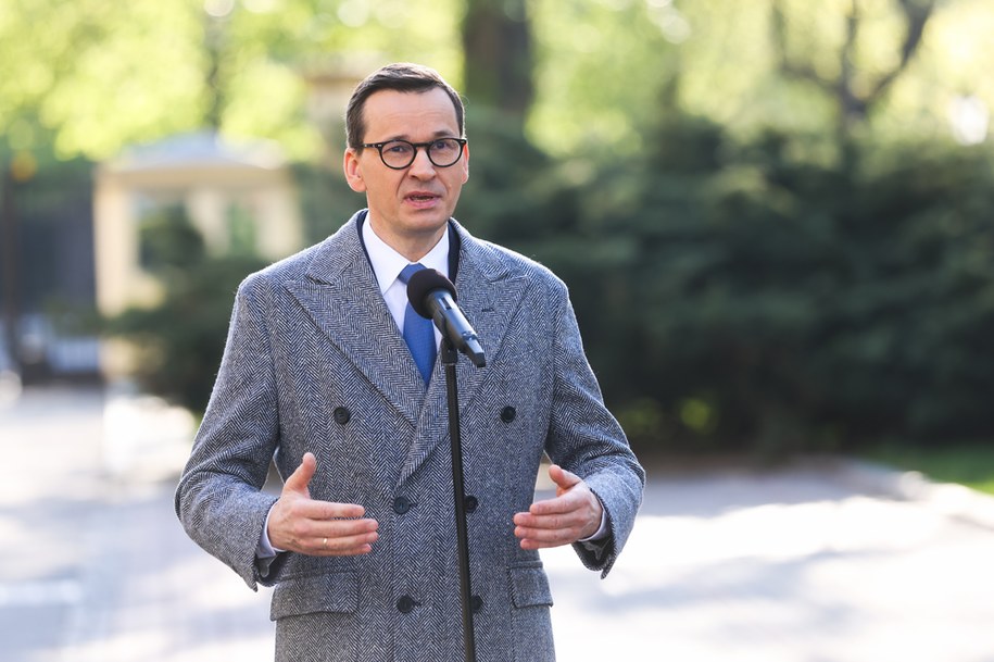 Premier Mateusz Morawiecki na konferencji prasowej na terenie KPRM w Warszawie. / 	Rafał Guz    /PAP/EPA