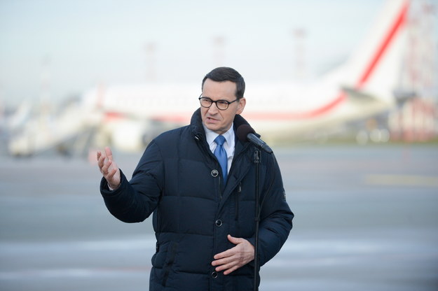 Premier Mateusz Morawiecki na konferencji przed wylotem do Berlina / 	Marcin Obara  /PAP