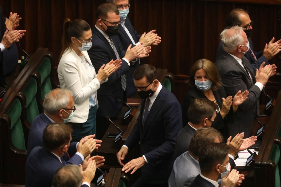 Premier Mateusz Morawiecki na sali plenarnej Sejmu w Warszawie /Albert Zawada /PAP