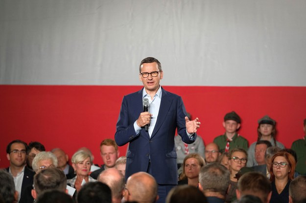 Premier Mateusz Morawiecki na spotkaniu z sympatykami w miejscowości Brańsk /Mateusz Marek /PAP