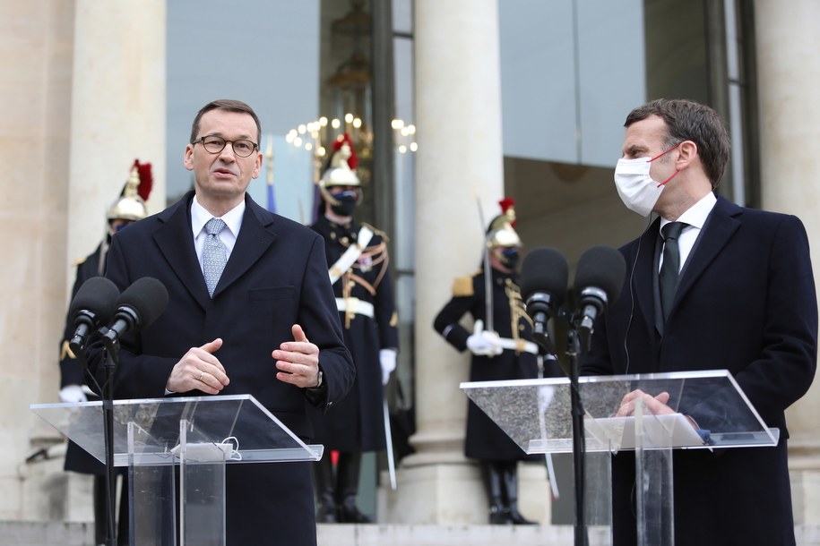 Premier Mateusz Morawiecki oraz prezydent Francji Francuskiej Emmanuel Macron / 	Leszek Szymański    /PAP
