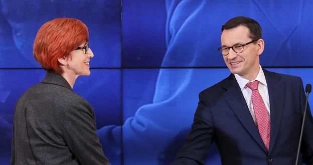 Premier Mateusz Morawiecki (P) i minister rodziny, pracy i polityki społecznej Elżbieta Rafalska /PAP