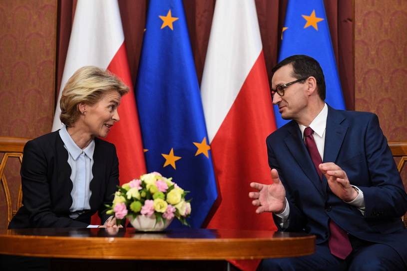 Premier Mateusz Morawiecki (P) i nowo wybrana przewodnicząca Komisji Europejskiej Ursula von der Leyen / 	Radek Pietruszka   /PAP