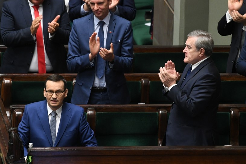 Premier Mateusz Morawiecki po głosowaniu nad wotum zaufania dla rządu /Jacek Dominski/REPORTER /Reporter