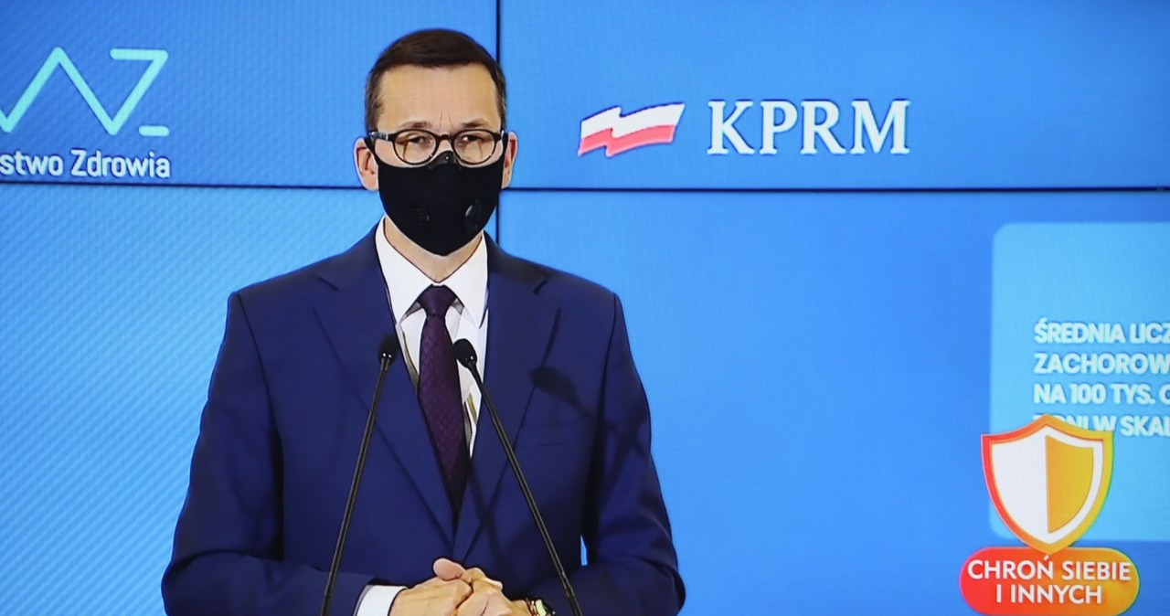 Premier Mateusz Morawiecki podczas konferencji prasowej nt. nowych obostrzeń w związku z walką z pandemią. / 	Leszek Szymański    /PAP