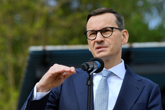 Premier Mateusz Morawiecki podczas konferencji prasowej po wizycie w Klubie Senior+ w miejscowości Świercze /Piotr Nowak /PAP