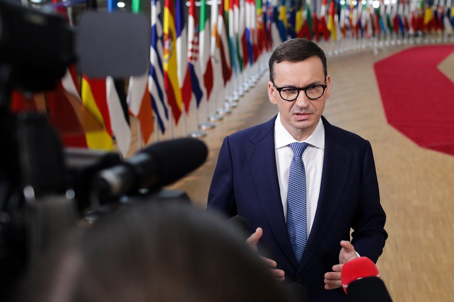 Premier Mateusz Morawiecki podczas konferencji prasowej w budynku „Europa” w Brukseli /Albert Zawada /PAP