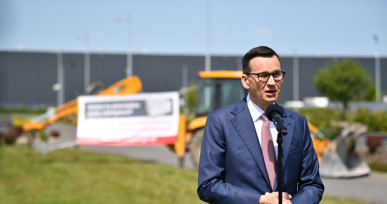 Premier Mateusz Morawiecki podczas konferencji prasowej w Centrum Informatyki Resortu Finansów w Radomiu /Piotr Polak /PAP