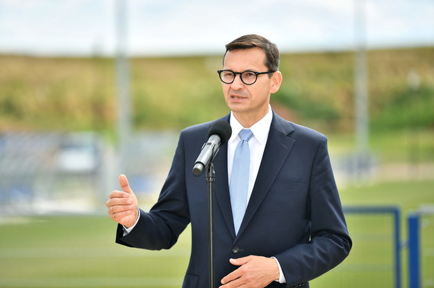 Premier Mateusz Morawiecki podczas konferencji prasowej w Kamieńcu Ząbkowickim / 	Maciej Kulczyński    /PAP