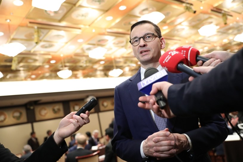 Premier Mateusz Morawiecki podczas konferencji prasowej w Tokio /Leszek Szymański /PAP