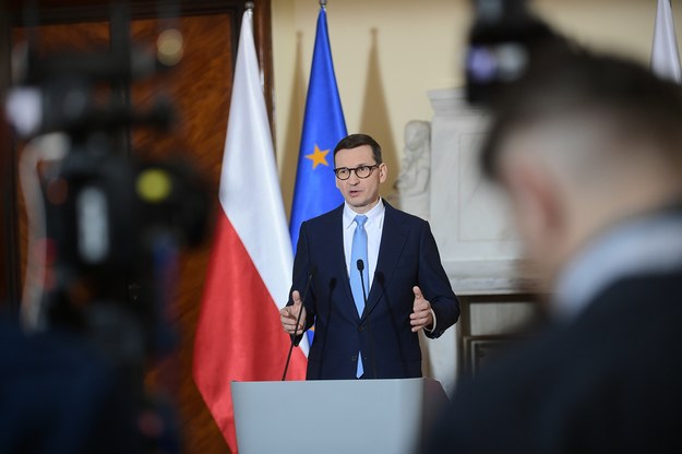 Premier Mateusz Morawiecki podczas konferencji prasowej / 	Marcin Obara  /PAP