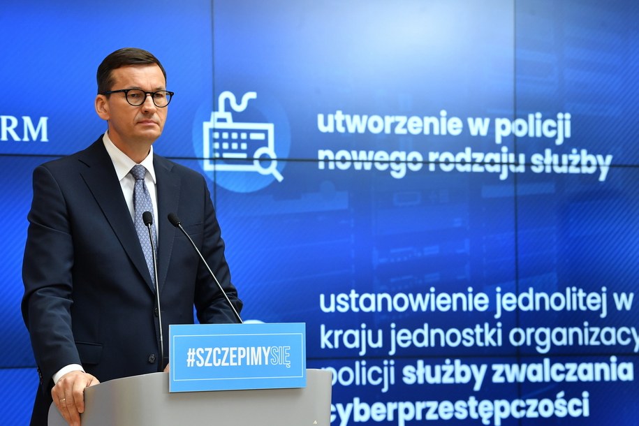 Premier Mateusz Morawiecki podczas konferencji w Warszawie /Radek Pietruszka /PAP