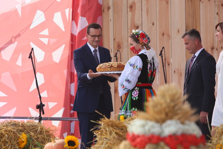Premier Mateusz Morawiecki podczas Ogólnopolskiego Święta Wdzięczni Polskiej Wsi w 
Bralinie /Tomasz Wojtasik /PAP