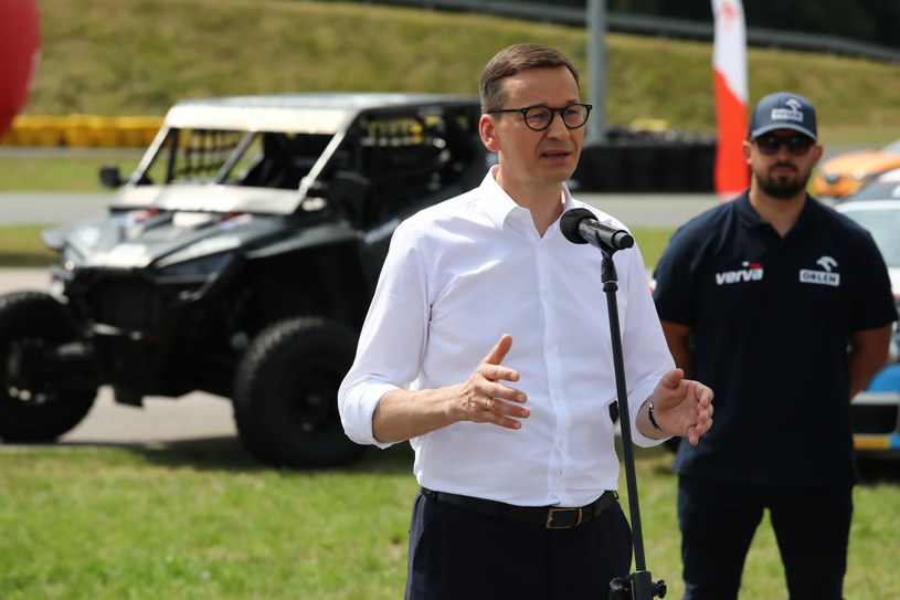 Premier Mateusz Morawiecki podczas pikniku poświęconego zwiększeniu bezpieczeństwa na polskich drogach w ramach kampanii #DobryKierowca / 	Tomasz Gzell    /PAP