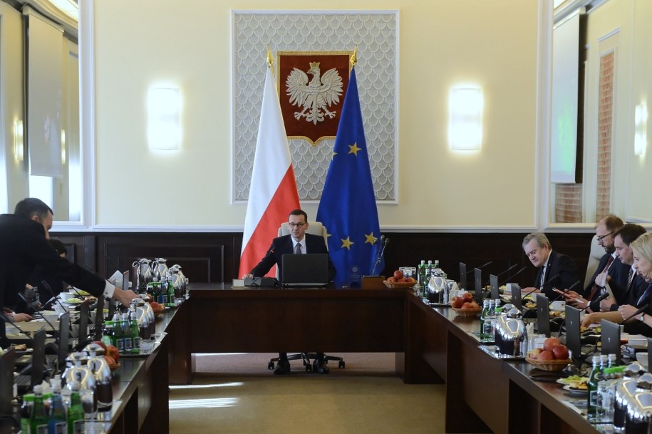 Premier Mateusz Morawiecki podczas posiedzenia rządu / 	Jakub Kamiński    /PAP