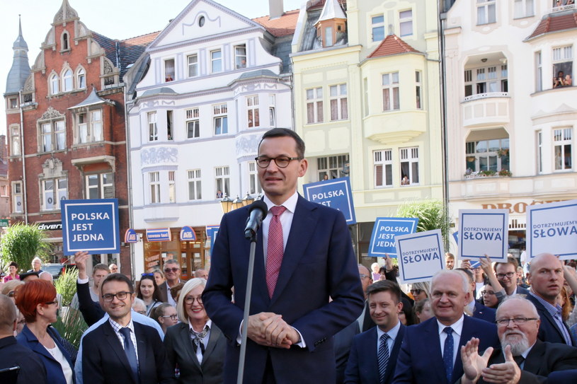 Premier Mateusz Morawiecki podczas spotkania z mieszkańcami w Świebodzinie / 	Lech Muszyński    /PAP