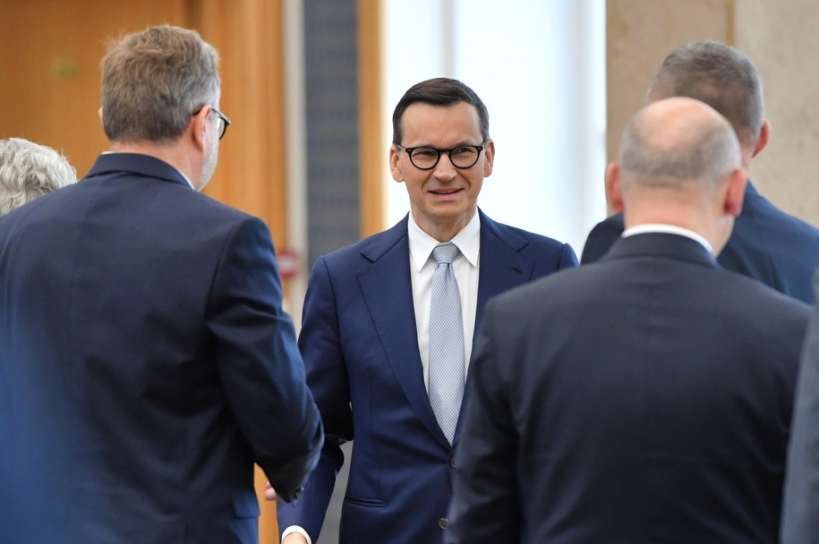 Premier Mateusz Morawiecki podczas spotkania z prezydentami miast w Kancelarii Prezesa Rady Ministrów w Warszawie /Radek Pietruszka /PAP