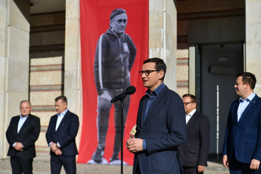 Premier Mateusz Morawiecki podczas uroczystości nadania PGE Stadionowi Narodowemu w Warszawie imienia Kazimierza Górskiego /Piotr Nowak /PAP