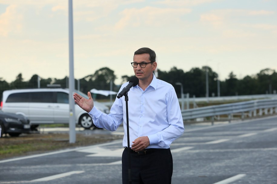Premier Mateusz Morawiecki podczas uroczystości otwarcia obwodnicy Kępna w ciągu drogi S11 /	Tomasz Wojtasik /PAP