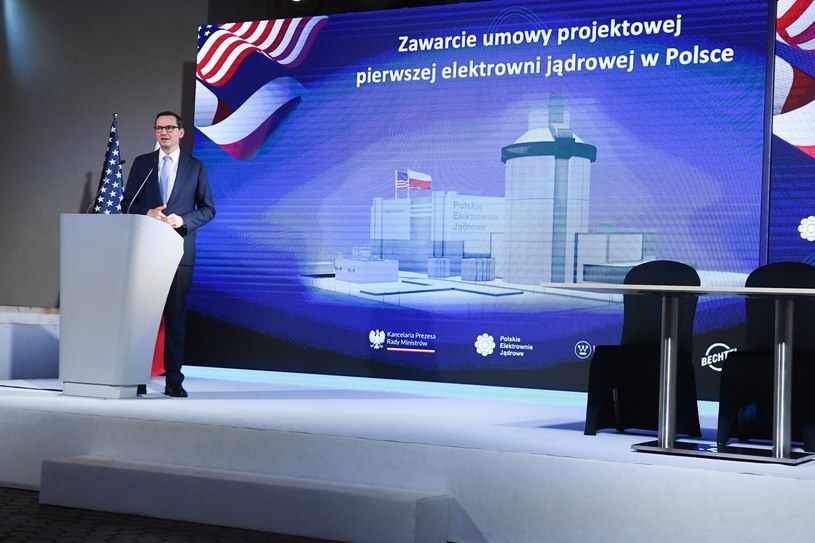 Premier Mateusz Morawiecki podczas uroczystości zawarcia umowy projektowej pierwszej elektrowni jądrowej w Polsce /PAP/Piotr Nowak /PAP