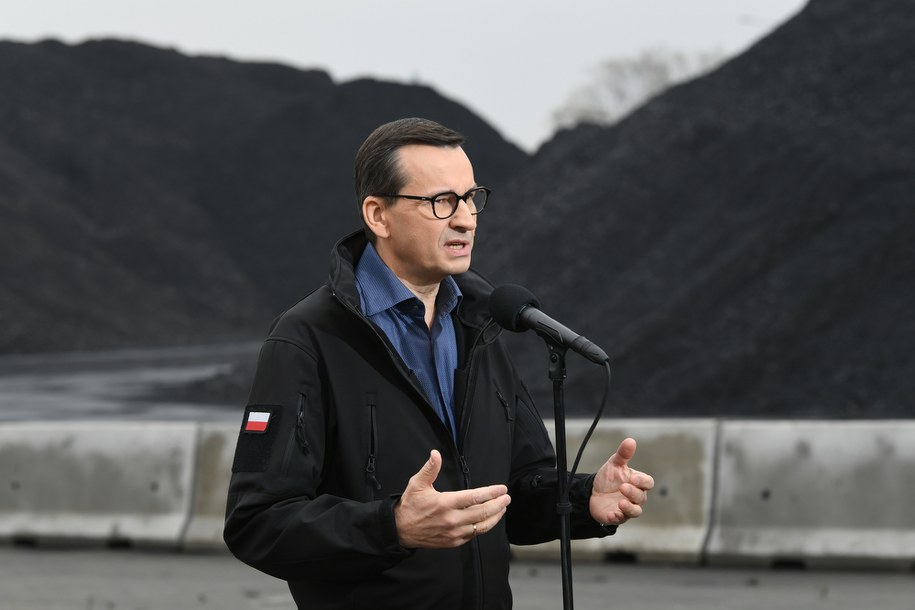 Premier Mateusz Morawiecki podczas wizyty w Porcie Gdańskim Eksploatacja S.A / 	Adam Warżawa    /PAP