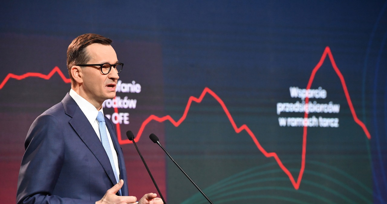 Premier Mateusz Morawiecki poinformował, że w 2022 roku deficyt budżetowy wyniósł 12,4 mld zł /Radek Pietruszka /PAP