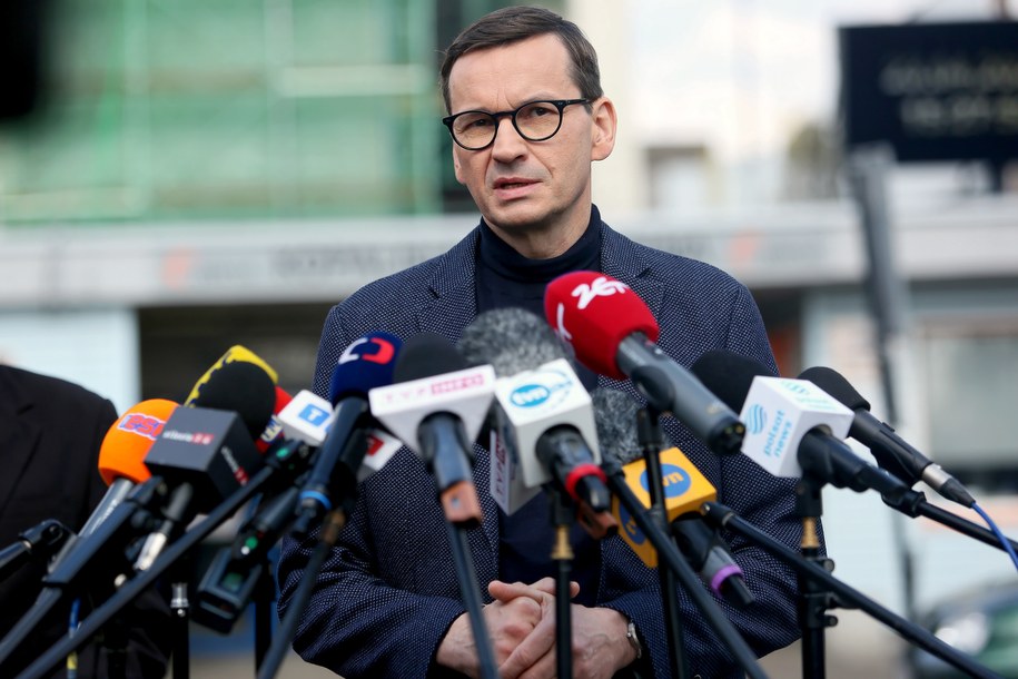 Premier Mateusz Morawiecki przed kopalnią Zofiówka /Zbigniew Meissner /PAP
