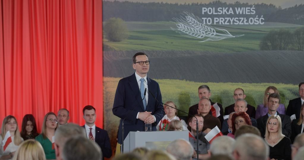 Premier Mateusz Morawiecki przedstawił założenia "tarczy dla rolnictwa" /Twitter/PiS /