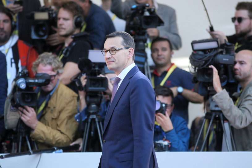 Premier Mateusz Morawiecki w drodze na nieformalne spotkanie szefów państw i rządów UE w Salzburgu / 	Leszek Szymański    /PAP