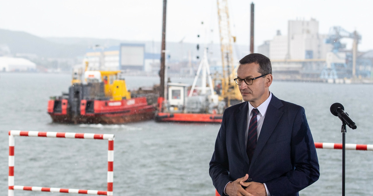 Premier Mateusz Morawiecki w porcie w Gdyni. /Piotr Hukało /East News