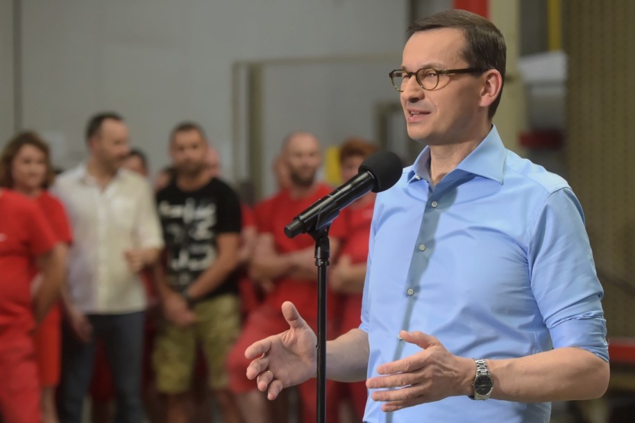 Premier Mateusz Morawiecki w zakładzie produkcyjnym Ceramika Tubądzin /	Grzegorz Michałowski   /PAP
