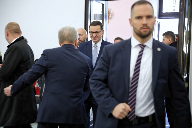 Premier Mateusz Morawiecki wchodzi do Sejmu /Leszek Szymański /PAP